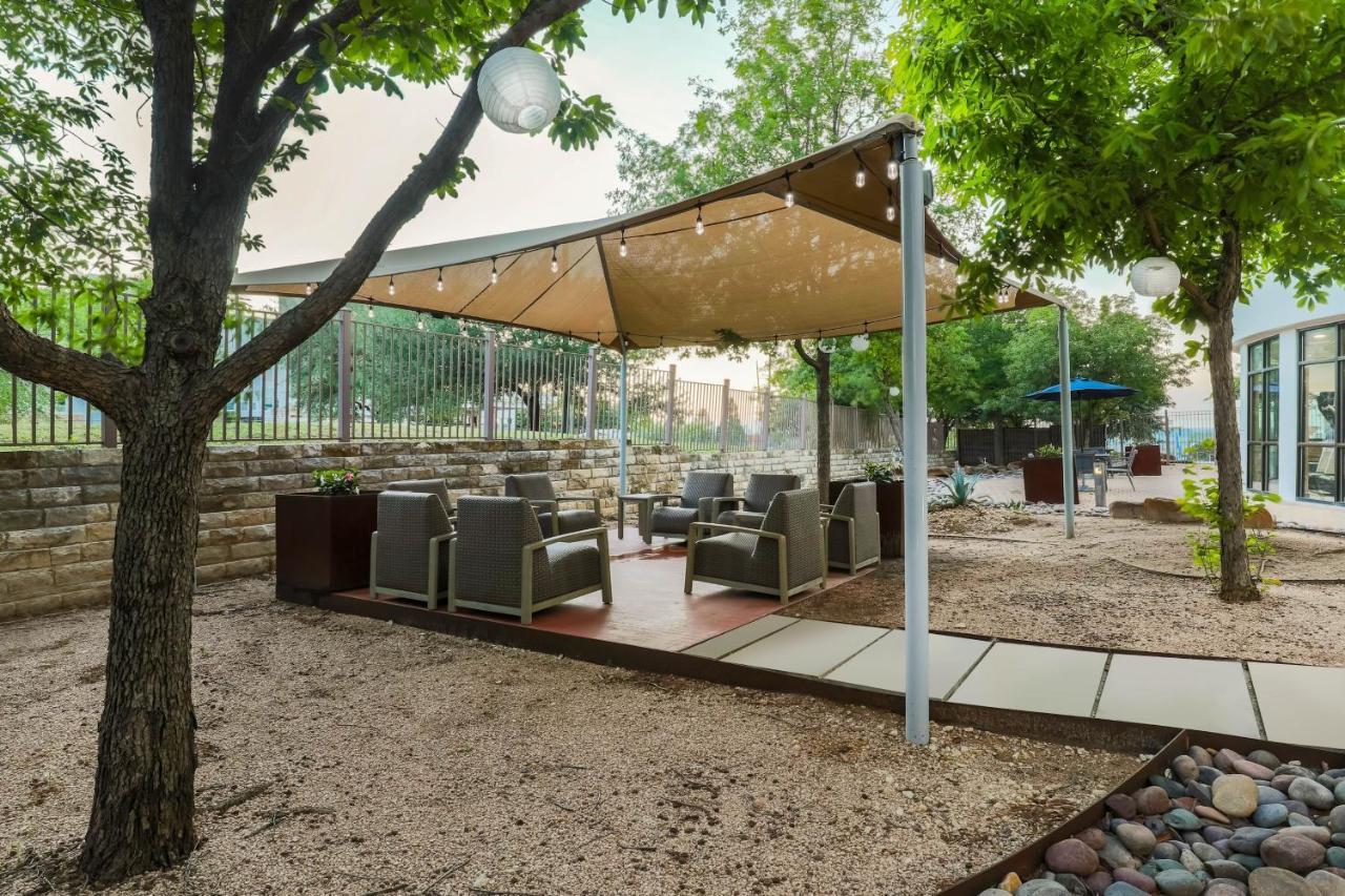 Courtyard Austin Airport Hotel Exterior photo