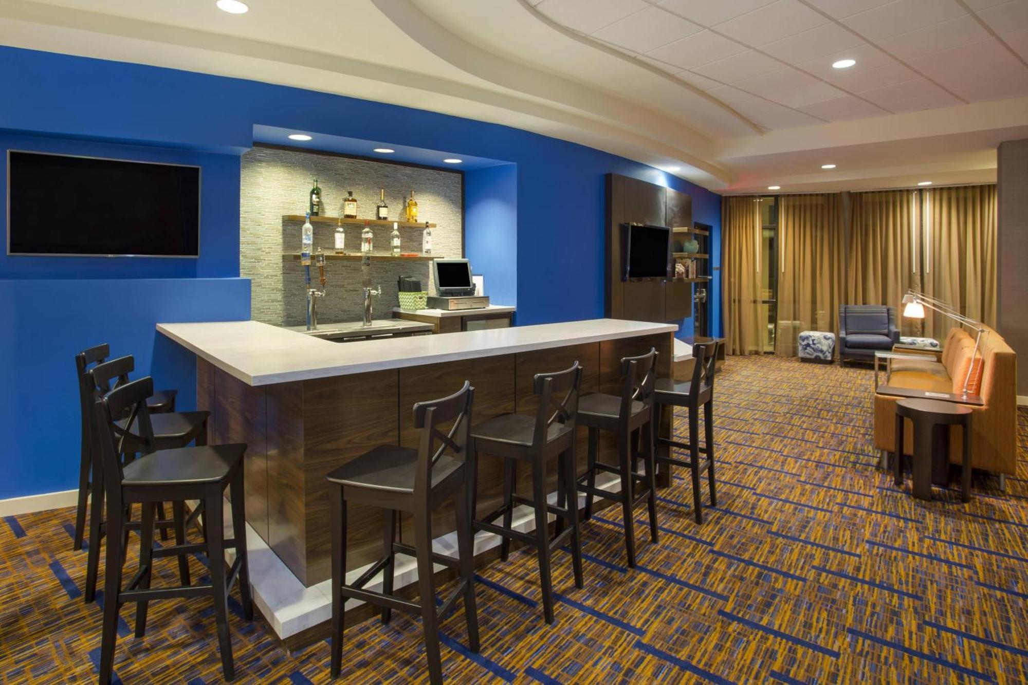 Courtyard Austin Airport Hotel Exterior photo