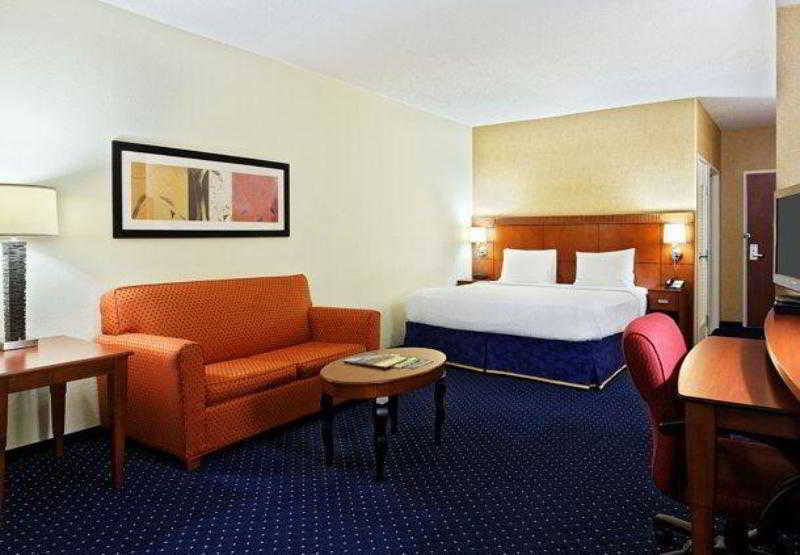 Courtyard Austin Airport Hotel Exterior photo