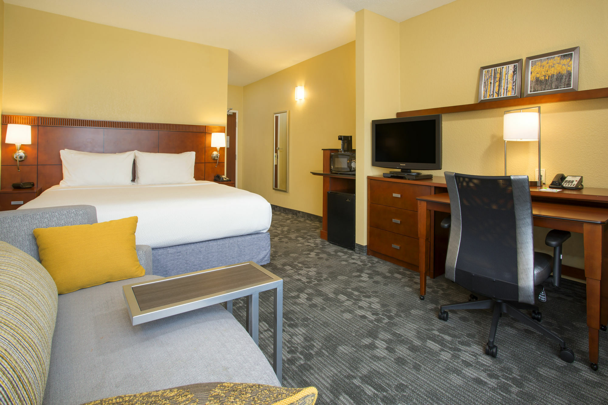 Courtyard Austin Airport Hotel Exterior photo